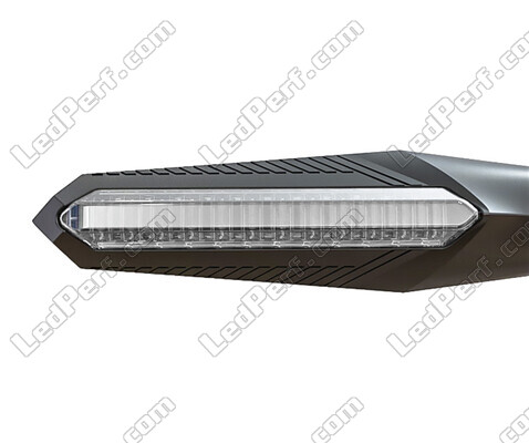 Vista frontal dos piscas LED dinâmicos com luzes diurnas para Piaggio MP3 500